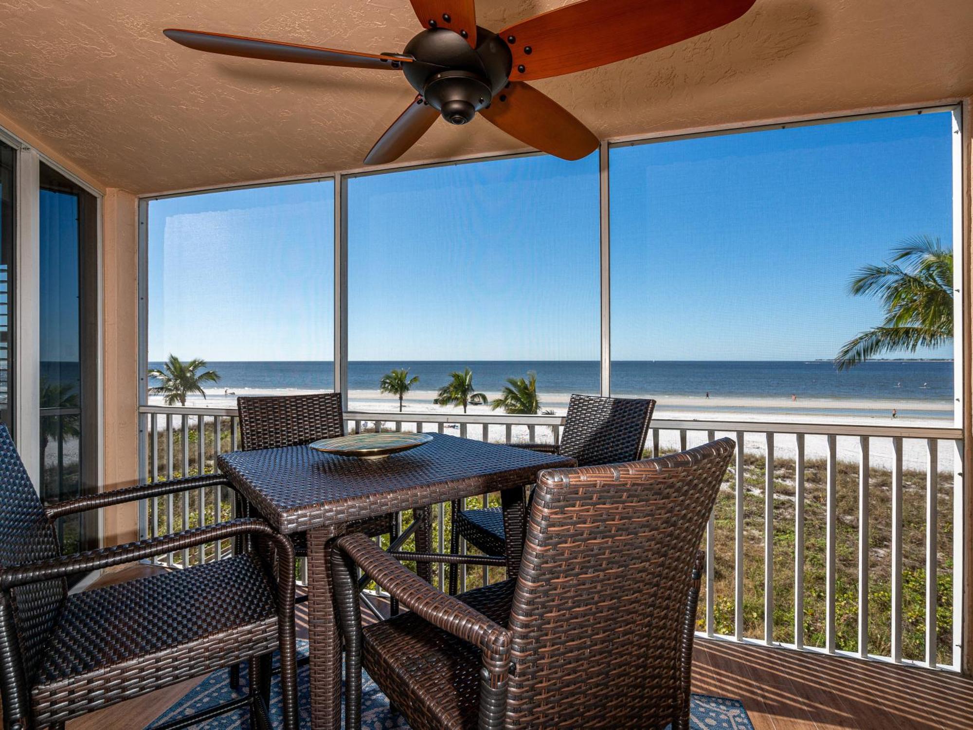 Gulf-View Condo: Beachfront, Pool, Walk Times Sq Fort Myers Beach Esterno foto